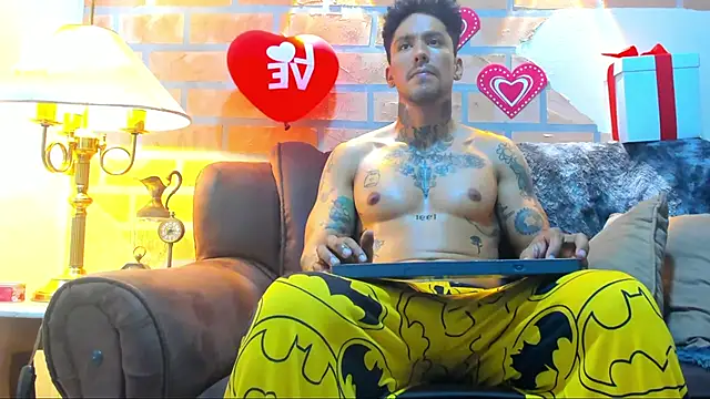 Snapshot of Dylanstonne chatting on February 14, 8:59 pm Dylanstonne online show from February 14, 8:59 pm