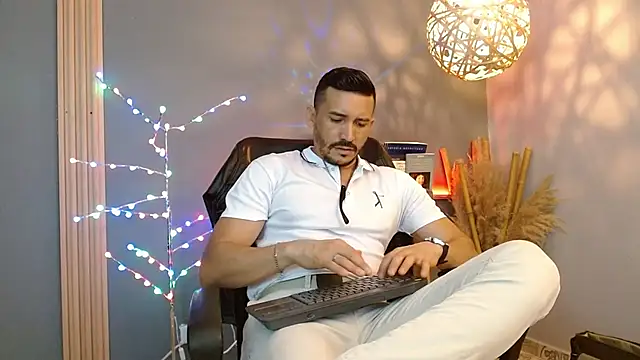 Reiko 85  online show from March 28, 7:25 pm