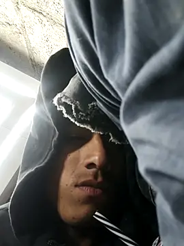 Snapshot of alexander32r chatting on September 24, 3:17 am alexander32r online show from September 24, 3:17 am