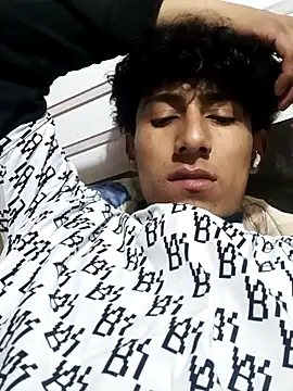 Snapshot of alexander32r chatting on October 13, 4:18 am alexander32r online show from October 13, 4:18 am