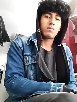 Snapshot of alexander32r chatting on September 22, 5:12 pm alexander32r online show from September 22, 5:12 pm