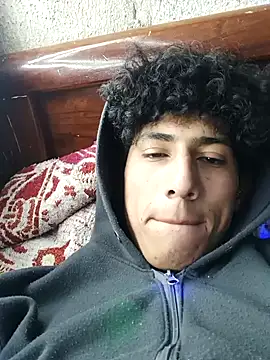 Snapshot of alexander32r chatting on September 25, 5:17 am alexander32r online show from September 25, 5:17 am