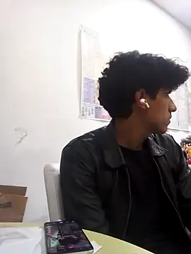 Snapshot of alexander32r chatting on September 18, 8:33 pm alexander32r online show from September 18, 8:33 pm