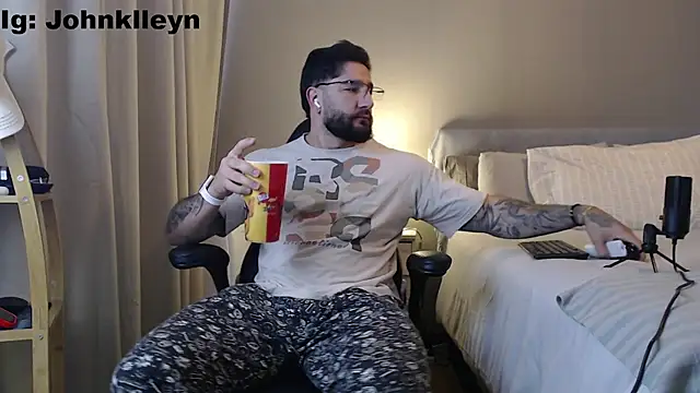 jonhklleyn online show from July 6, 8:21 pm