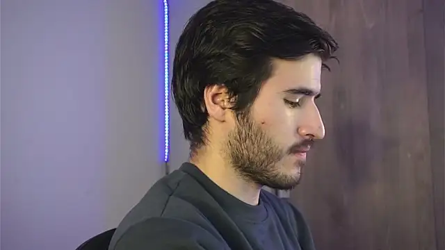 Tony Wylie online show from December 14, 3:51 am