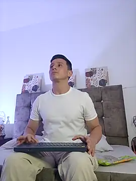 Andrewfalcon online show from October 22, 7:16 pm