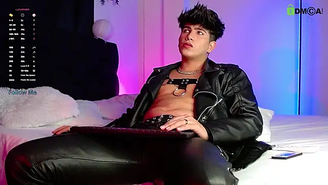 LyleBennett  online show from October 21, 10:29 am