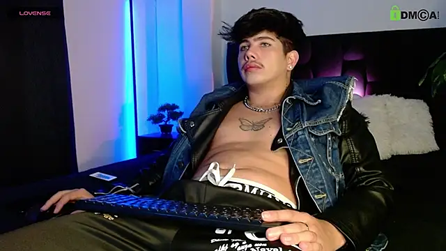 LyleBennett  online show from September 21, 12:27 pm