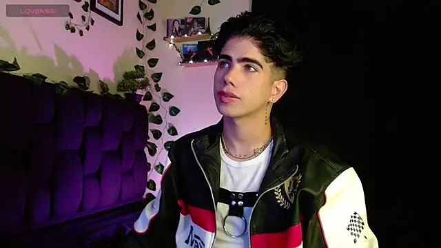 LyleBennett  online show from February 7, 11:01 am