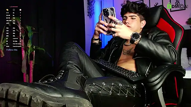 LyleBennett  online show from March 9, 2:44 pm