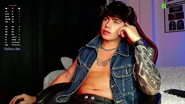 LyleBennett  online show from December 1, 10:51 am