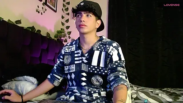 LyleBennett  online show from February 17, 12:48 pm