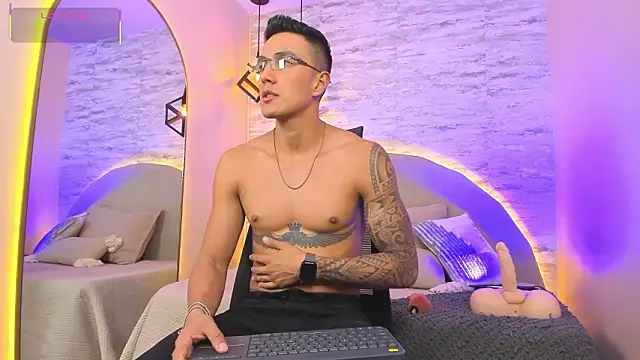 Aron Bolt online show from March 6, 10:18 pm