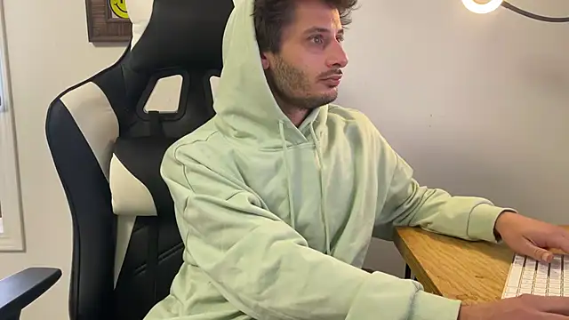 Snapshot of Dylansd chatting on December 27, 8:50 pm Dylansd online show from December 27, 8:50 pm