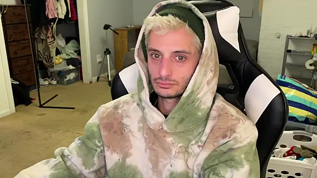 Snapshot of Dylansd chatting on January 5, 10:29 pm Dylansd online show from January 5, 10:29 pm