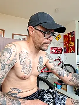 mileflav0r online show from April 28, 7:13 am