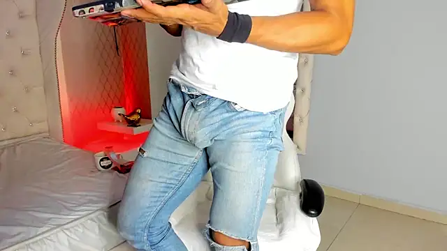 Lucii fer  online show from February 1, 11:53 am