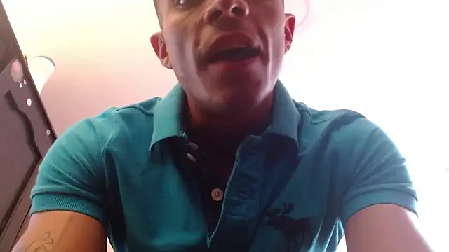 Snapshot of kv___xxx_ chatting on October 4, 5:40 pm kv   xxx  online show from October 4, 5:40 pm