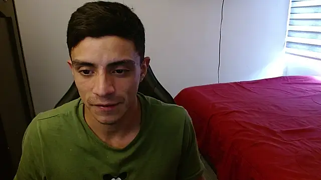 Snapshot of kv___xxx_ chatting on October 15, 8:05 pm kv   xxx  online show from October 15, 8:05 pm