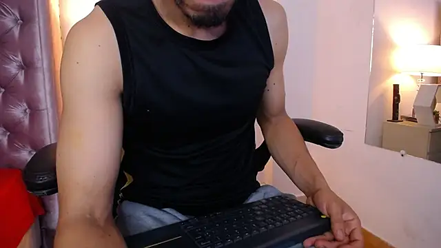 Snapshot of Sr_Magnus_ chatting on October 15, 5:48 am Sr Magnus online show from October 15, 5:48 am