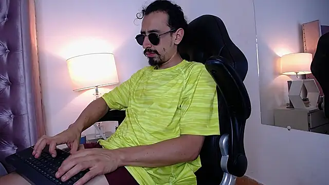 Snapshot of Sr_Magnus_ chatting on September 25, 6:34 am Sr Magnus online show from September 25, 6:34 am