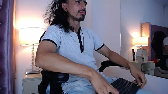 Snapshot of Sr_Magnus_ chatting on October 21, 8:06 am Sr Magnus online show from October 21, 8:06 am