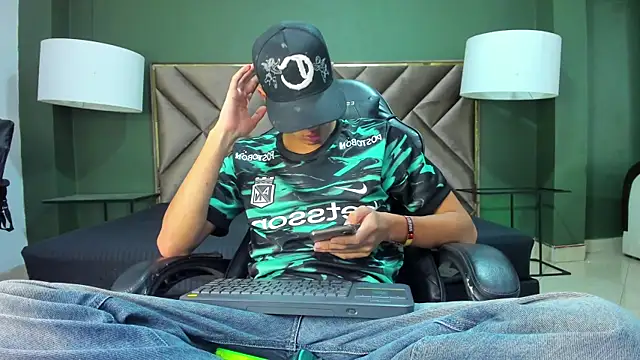 Tyler Rodriguez online show from October 27, 11:40 pm