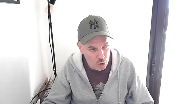 Francesco-ES online show from December 3, 9:53 am