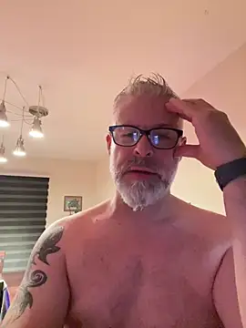 Snapshot of Silverfoxxx-73 chatting on December 13, 6:10 am Silverfoxxx-73 online show from December 13, 6:10 am
