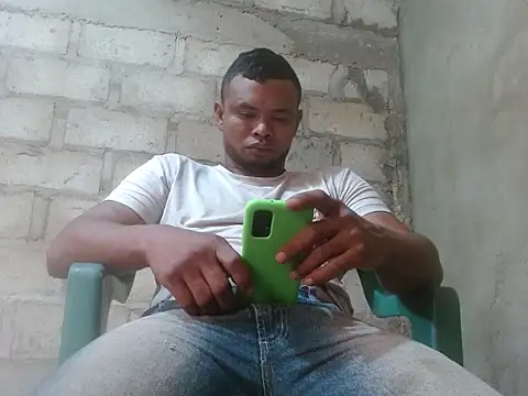 Snapshot of fernandez_latinblackk chatting on October 20, 1:37 pm fernandez latinblackk online show from October 20, 1:37 pm