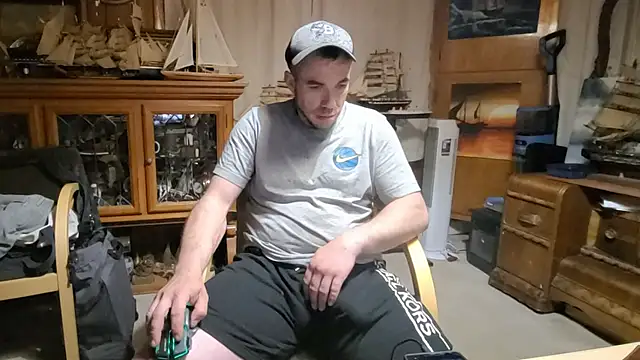 ScubaStevex online show from April 20, 6:05 am