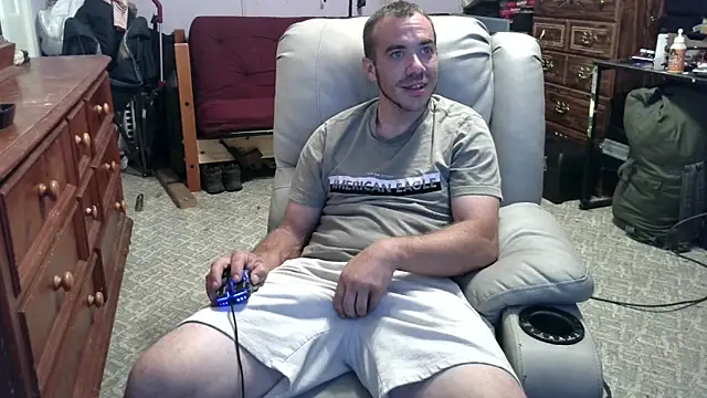 Snapshot of ScubaStevex chatting on September 24, 2:44 am ScubaStevex online show from September 24, 2:44 am