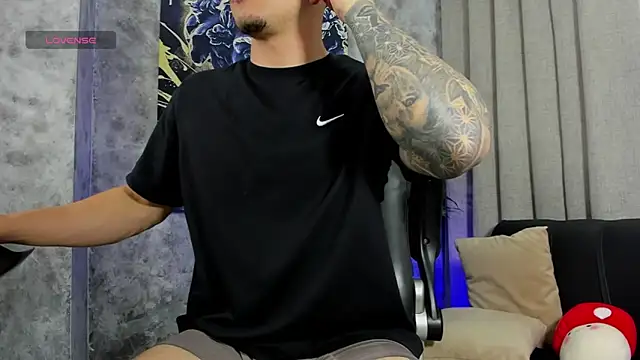 boyc022  online show from February 4, 11:44 pm