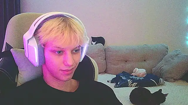 Snapshot of Ostin_meow chatting on December 19, 3:41 pm Ostin meow online show from December 19, 3:41 pm