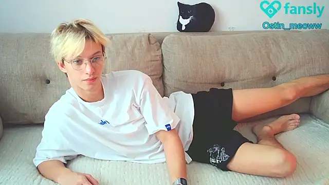 Snapshot of Ostin_meow chatting on January 15, 7:15 am Ostin meow online show from January 15, 7:15 am