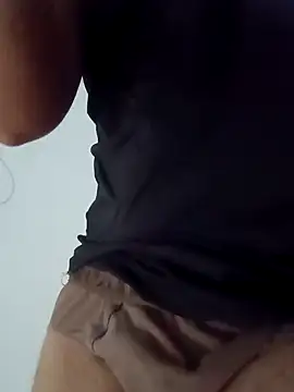 Snapshot of smartboy010101 chatting on February 28, 4:43 am smartboy010101 online show from February 28, 4:43 am