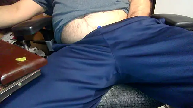 Snapshot of thickdaddy59 chatting on December 3, 3:18 am thickdaddy59 online show from December 3, 3:18 am