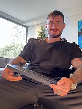 DimitriSullivan  online show from April 14, 1:33 pm