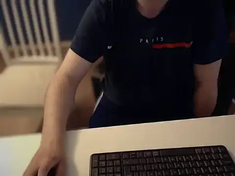 CuteMan33 online show from May 17, 3:14 am