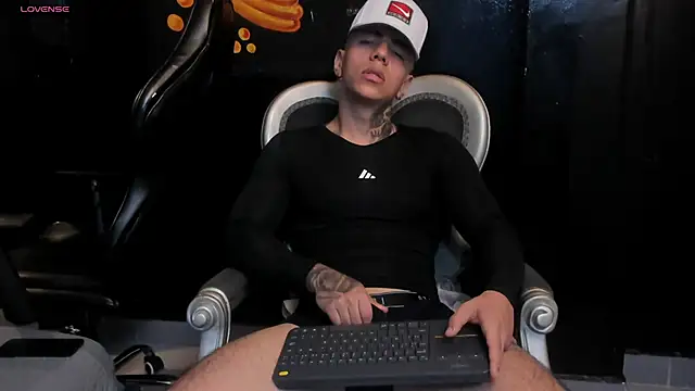 Flynn Riider online show from November 29, 6:10 pm