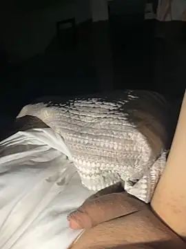 Snapshot of elver369 chatting on January 18, 4:19 am elver369 online show from January 18, 4:19 am