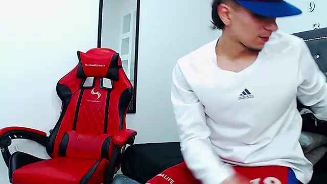 Shine  Boy online show from December 30, 7:42 pm