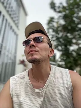 adam-rivera online show from April 4, 10:18 pm