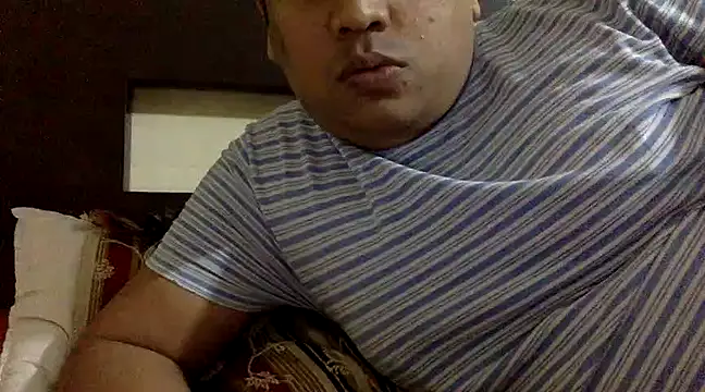 simpleguy1011 online show from February 3, 7:31 pm