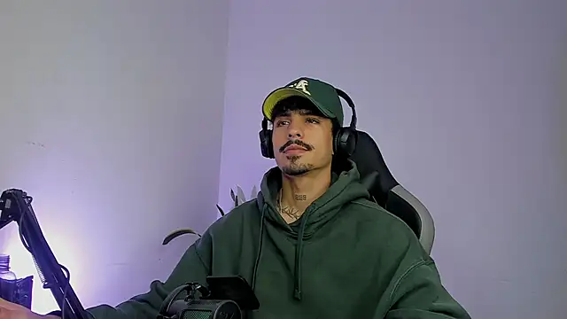 Lukeetaylor online show from June 11, 12:03 pm