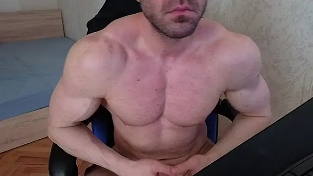 Snapshot of TheFitGiant chatting on March 4, 11:51 am TheFitGiant online show from March 4, 11:51 am