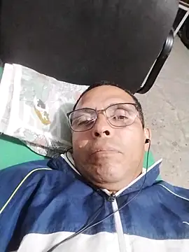 Snapshot of Alex011277 chatting on October 16, 3:14 am Alex011277 online show from October 16, 3:14 am