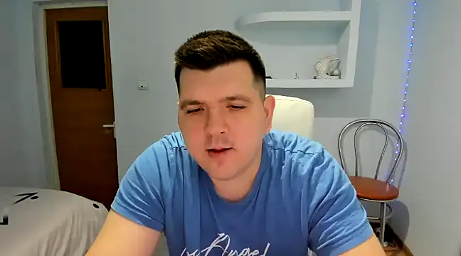 Snapshot of JasonJacks chatting on December 24, 6:44 am JasonJacks online show from December 24, 6:44 am