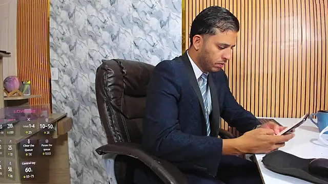 Hideintheoffice online show from March 28, 12:49 pm