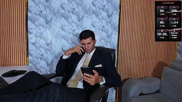 Snapshot of Hideintheoffice chatting on September 20, 11:05 pm Hideintheoffice online show from September 20, 11:05 pm